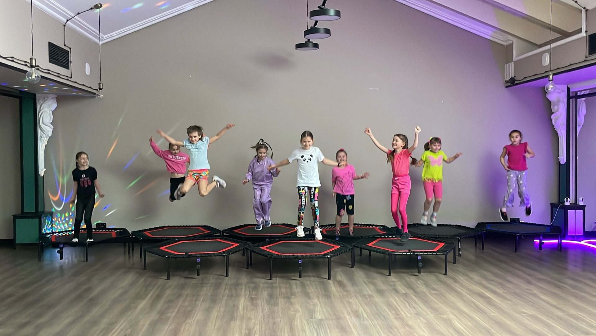 Детская тренировка Jumping Kids на мини-батутах